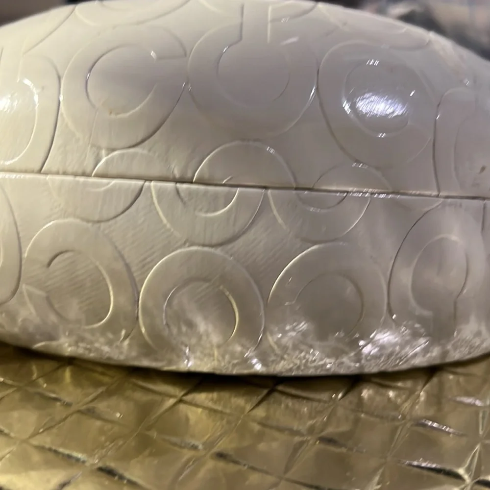 COACH Eyeglass Hard Case OFF WHITE EMBOSSED SIGNATURE Faux PATENT Leather - Picture 6 of 7